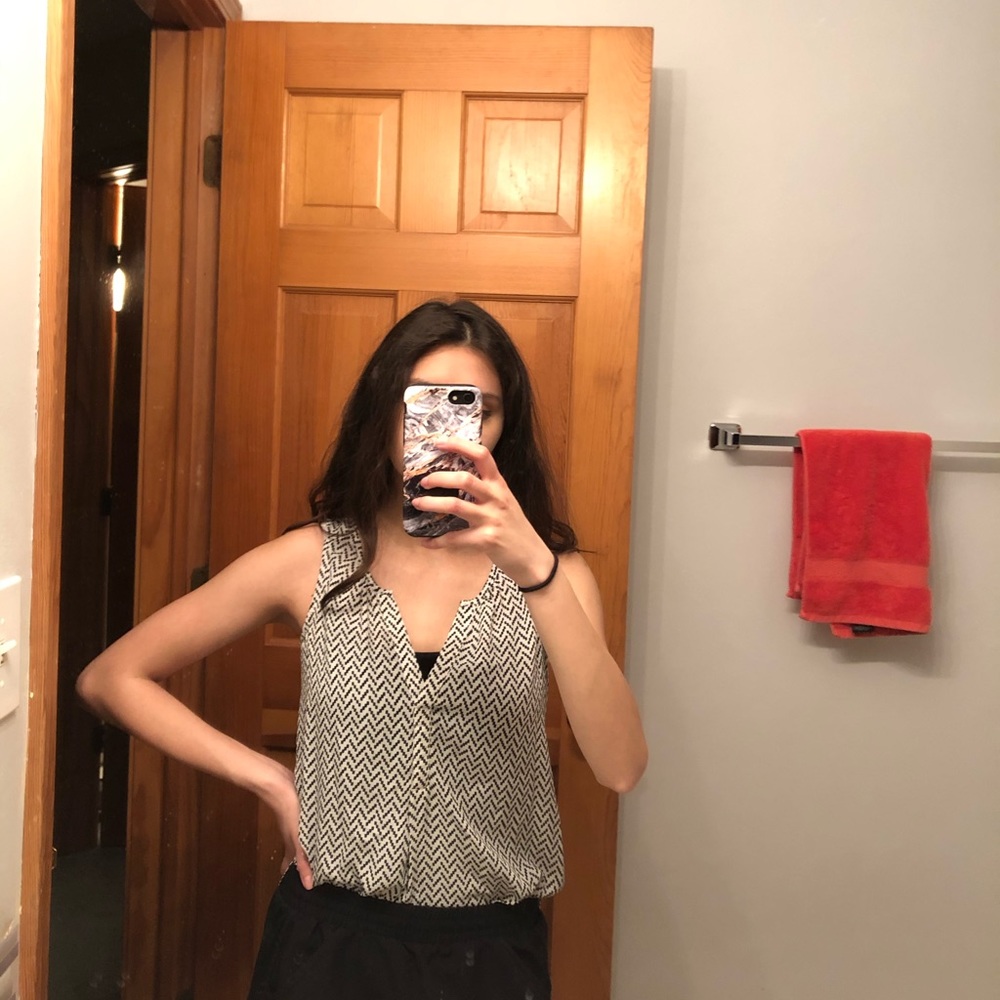 Patterned Sleeveless Blouse